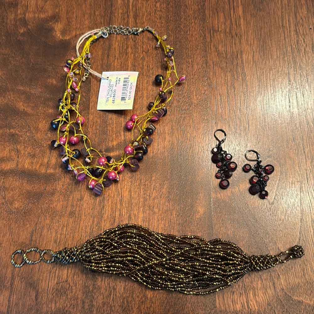 Jewelry - Necklace, bracelet and earrings